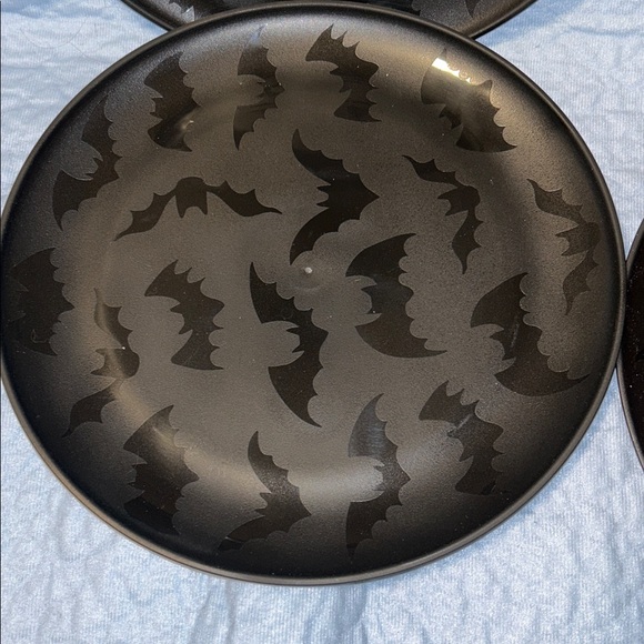 New Mainstays Set of 4 Black Bat Pattern Plastic Dinner Plates - Picture 7 of 13
